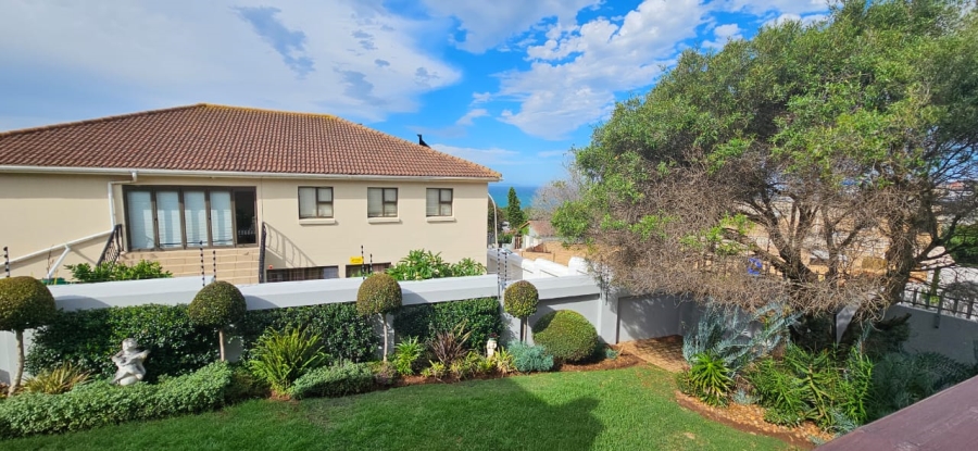 4 Bedroom Property for Sale in Wavecrest Eastern Cape